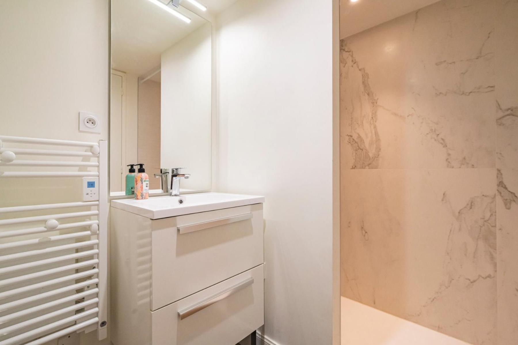 Charmant Studio Hypercentre Reims Apartment Luaran gambar